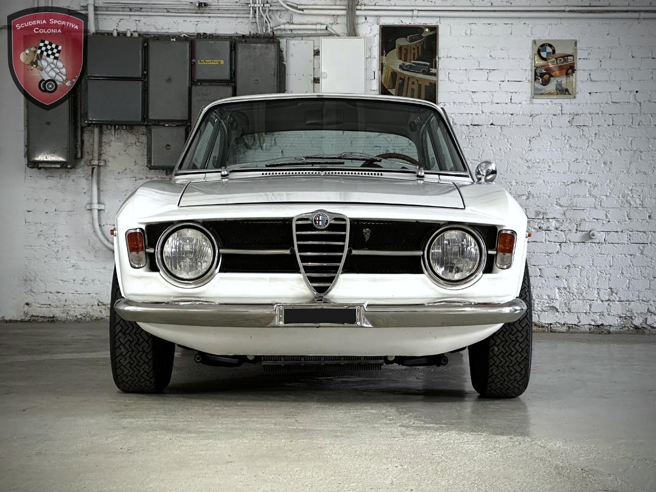 ALFA ROMEO 1300 2000 GT RESTOMOD - 1970 LesAnciennes.com