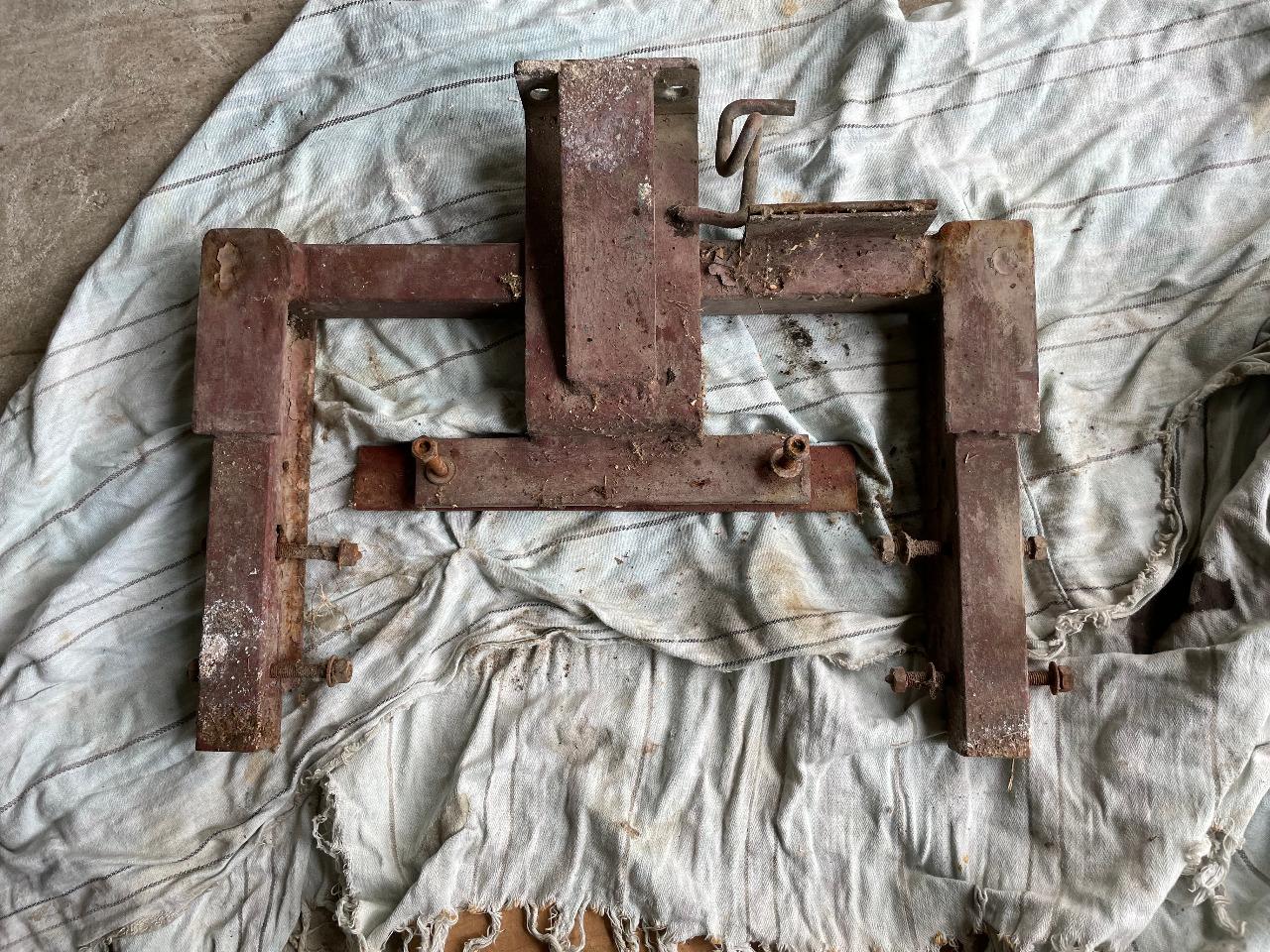 Attache de remorque Erka pour CITROEN Ami 6 break. LesAnciennes.com