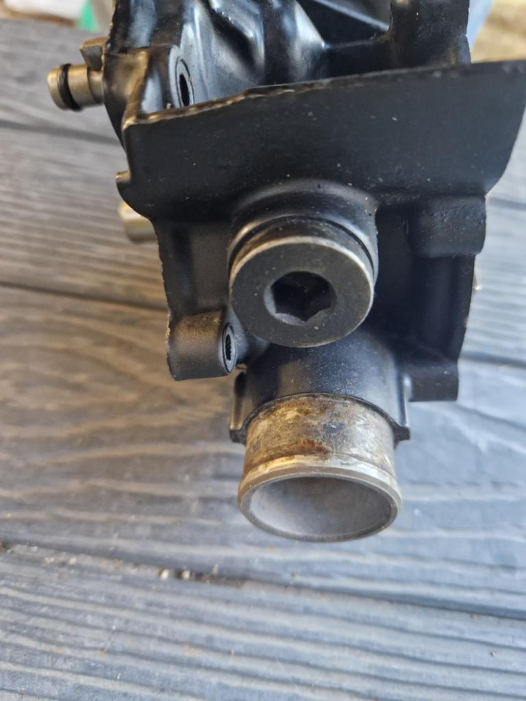 Carter pompe a eau ,huile LesAnciennes.com