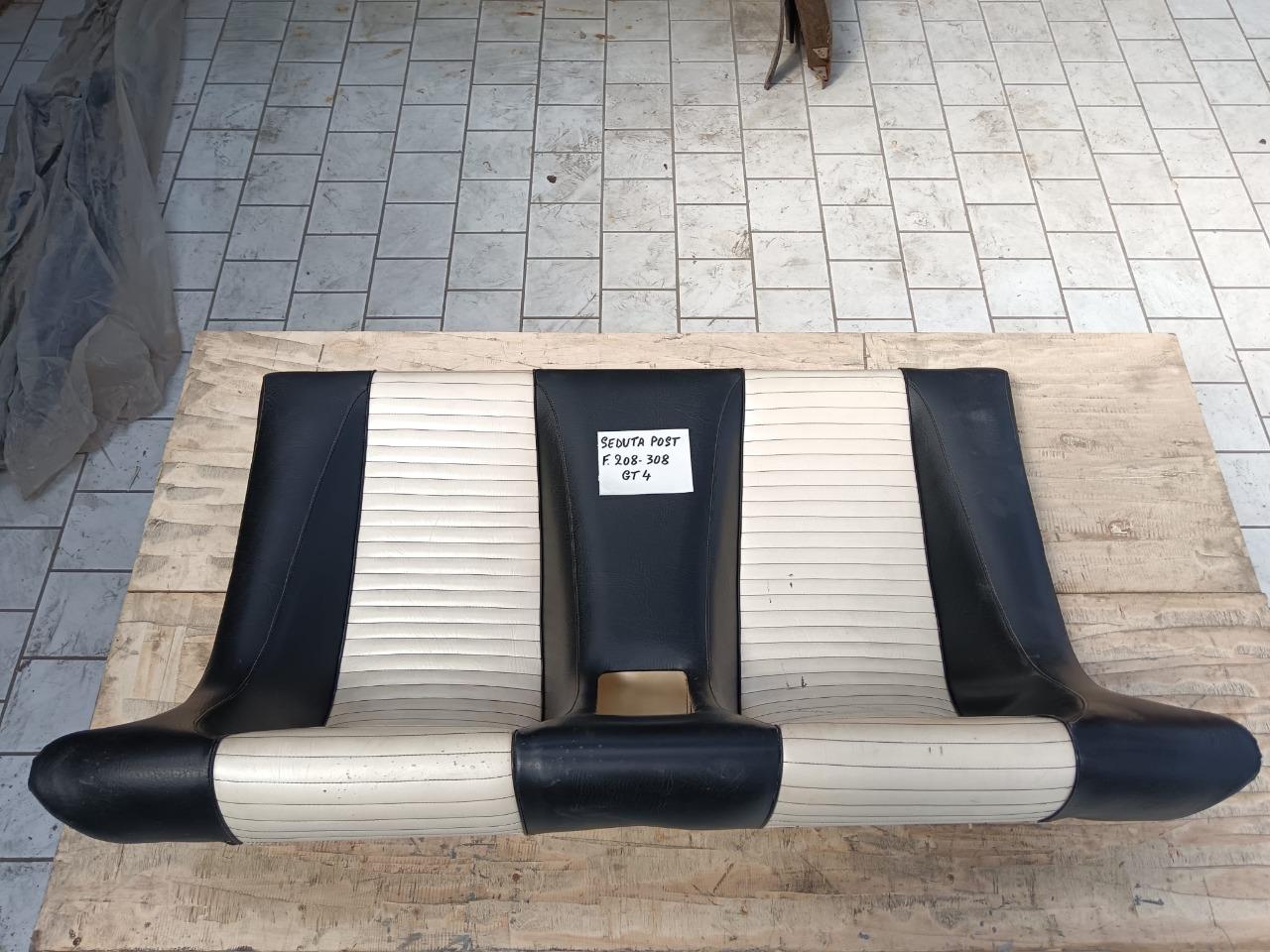 Banquette arrière Ferrari Dino 208 GT4 et 308 GT4 LesAnciennes.com