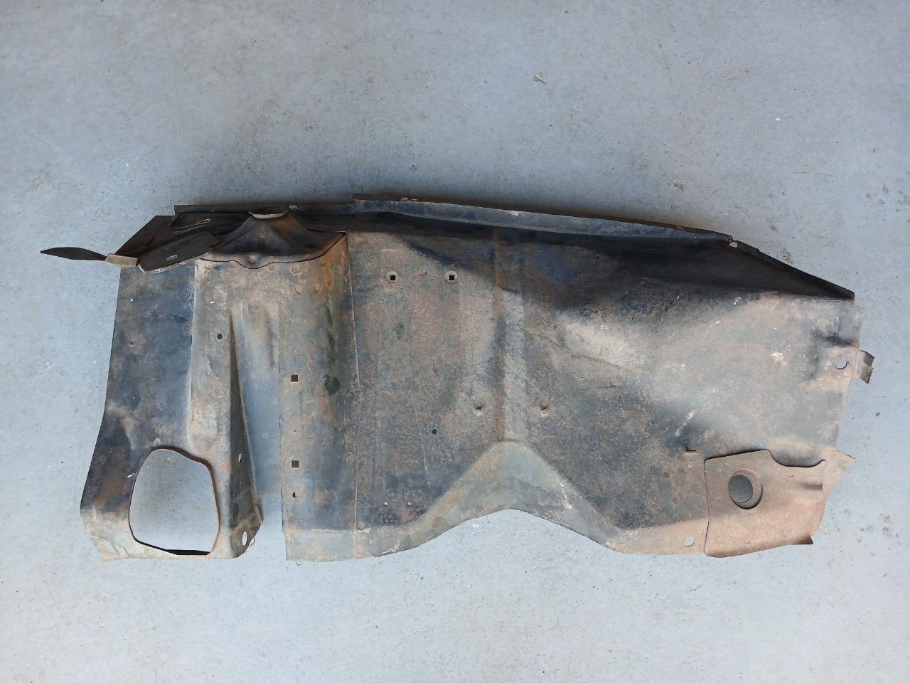 Joue d'aile gauche + tourelle RENAULT 12 (R12) LesAnciennes.com