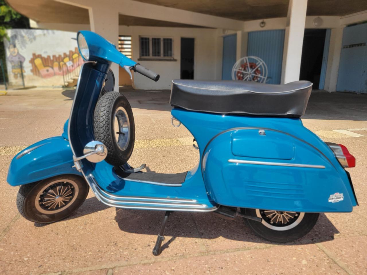 PIAGGIO Vespa Super vnc1t - 1966 LesAnciennes.com