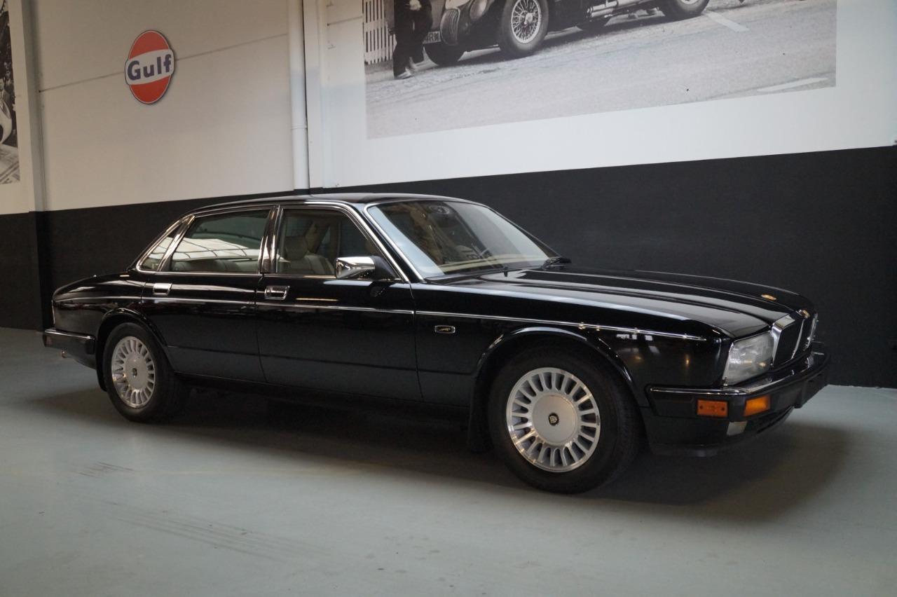 JAGUAR XJ40 - 1994 LesAnciennes.com