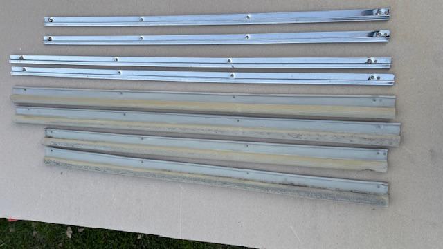 Baguettes latérales sur brancard avec joints LesAnciennes.com