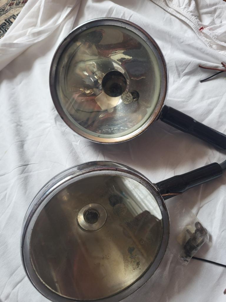 Paire de phares pour voiture ancienne LesAnciennes.com