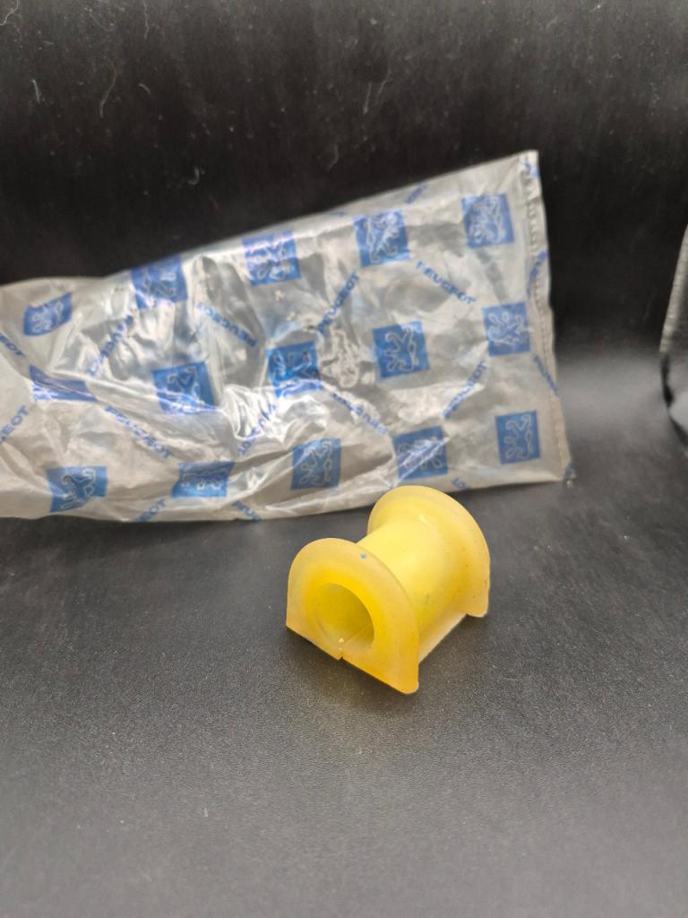 Palier Barre stabilisatrice AV PEUGEOT 104 LesAnciennes.com