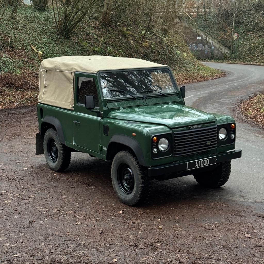 LAND ROVER Defender 90 TD5 Baché - 2000 LesAnciennes.com