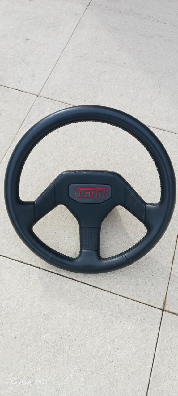 Volant PEUGEOT 205 GTI Griffe LesAnciennes.com