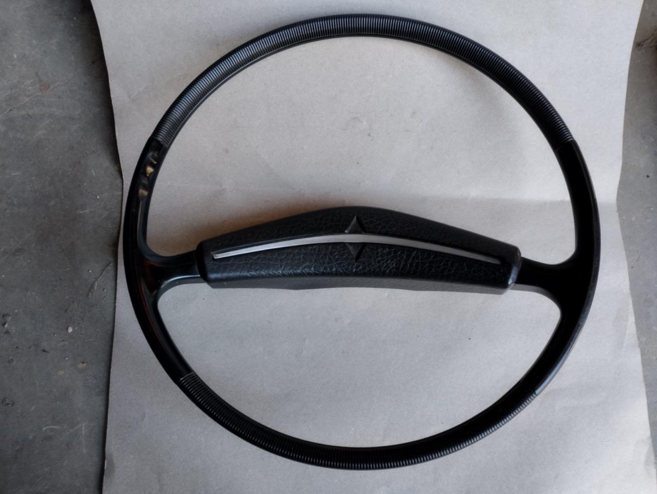 Volant RENAULT 6 (R6) LesAnciennes.com