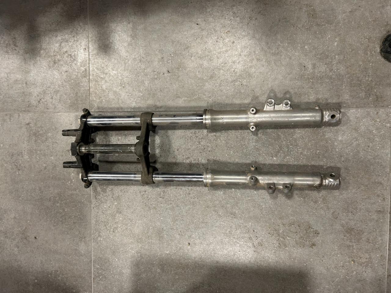 Fourche YAMAHA RD 350 RDLC 31 K LesAnciennes.com