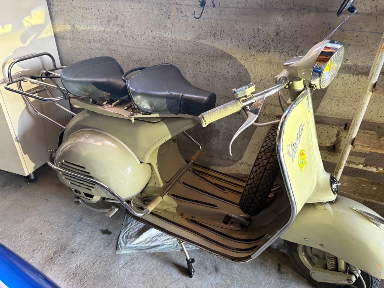 ACMA Vespa 125 CM - 1956 LesAnciennes.com