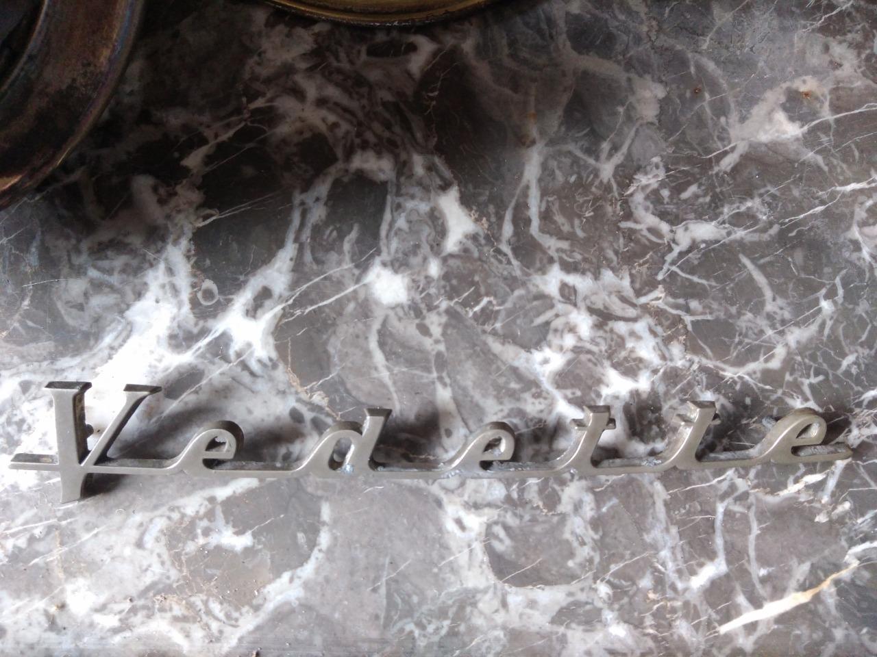 Monogramme SIMCA Vedette LesAnciennes.com