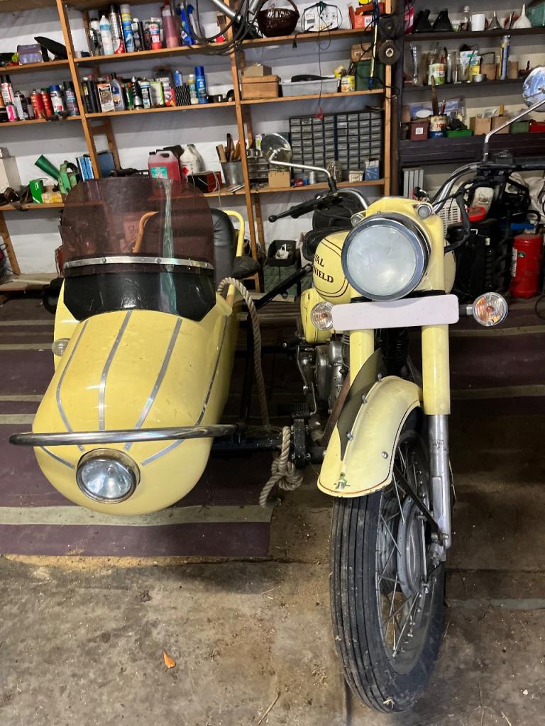 ROYAL ENFIELD Índia Bullet Side Car - 1966 LesAnciennes.com