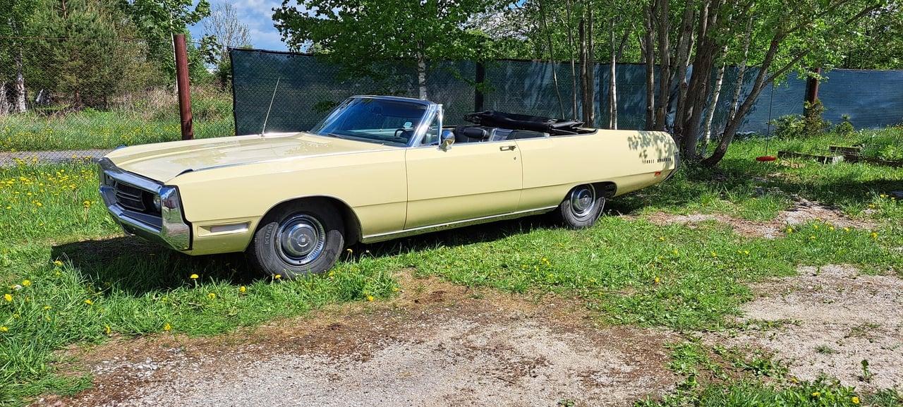 1969 Chrysler 300 Convertible LesAnciennes.com