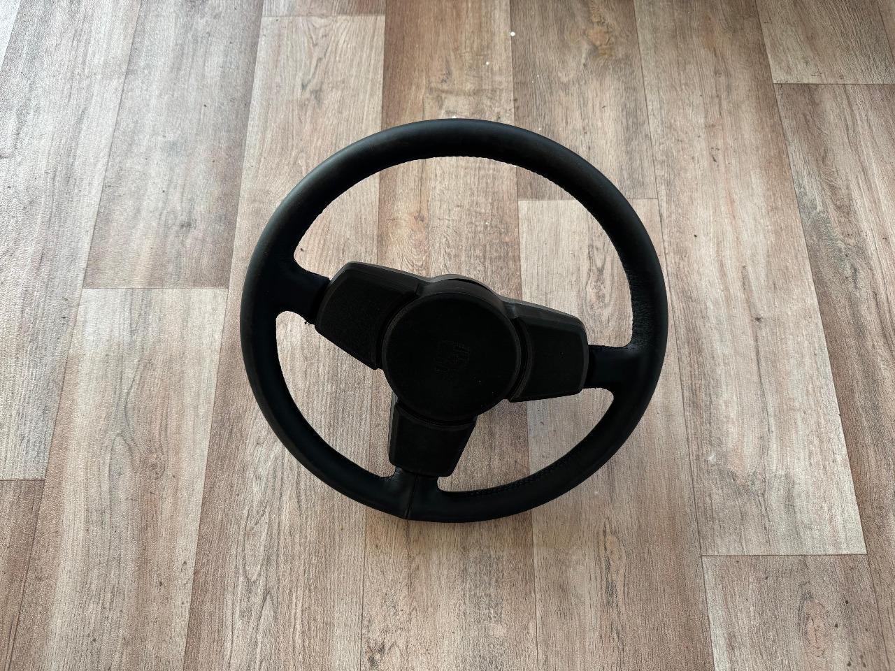 Volant cuir 3 branches PORSCHE 911 LesAnciennes.com