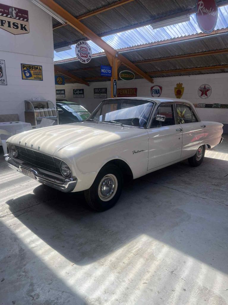 FORD Falcon Falcon 4-door sedan - 1960 LesAnciennes.com