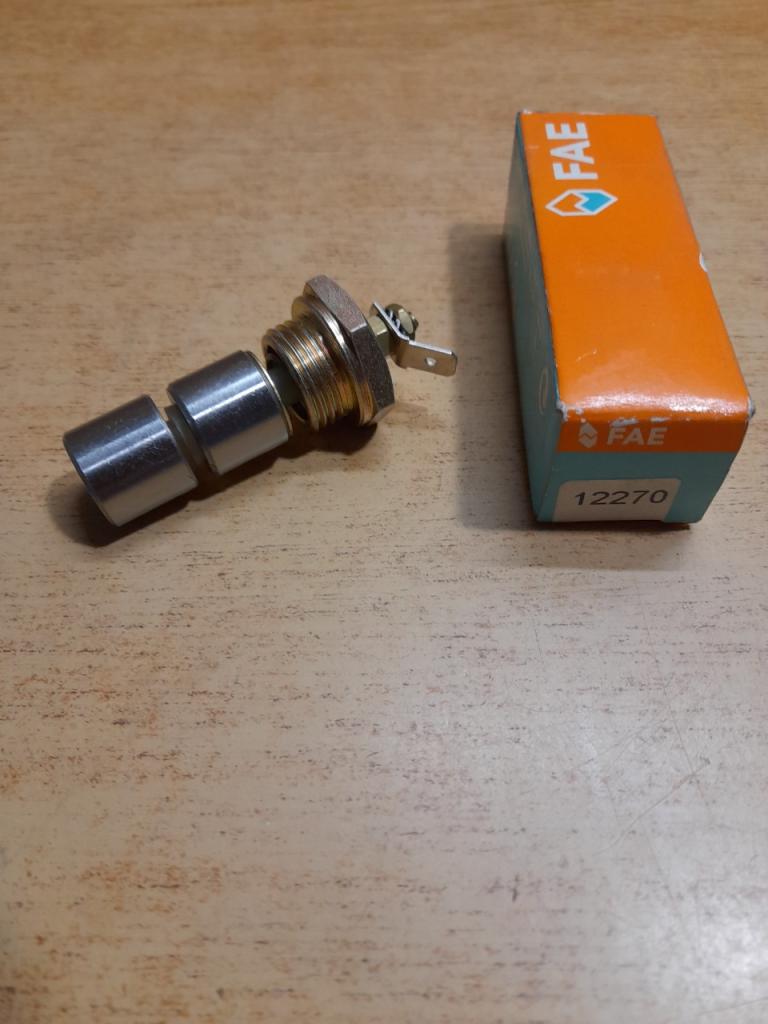 Manocontact pression d'huile Peugeot 204 304 305 LesAnciennes.com