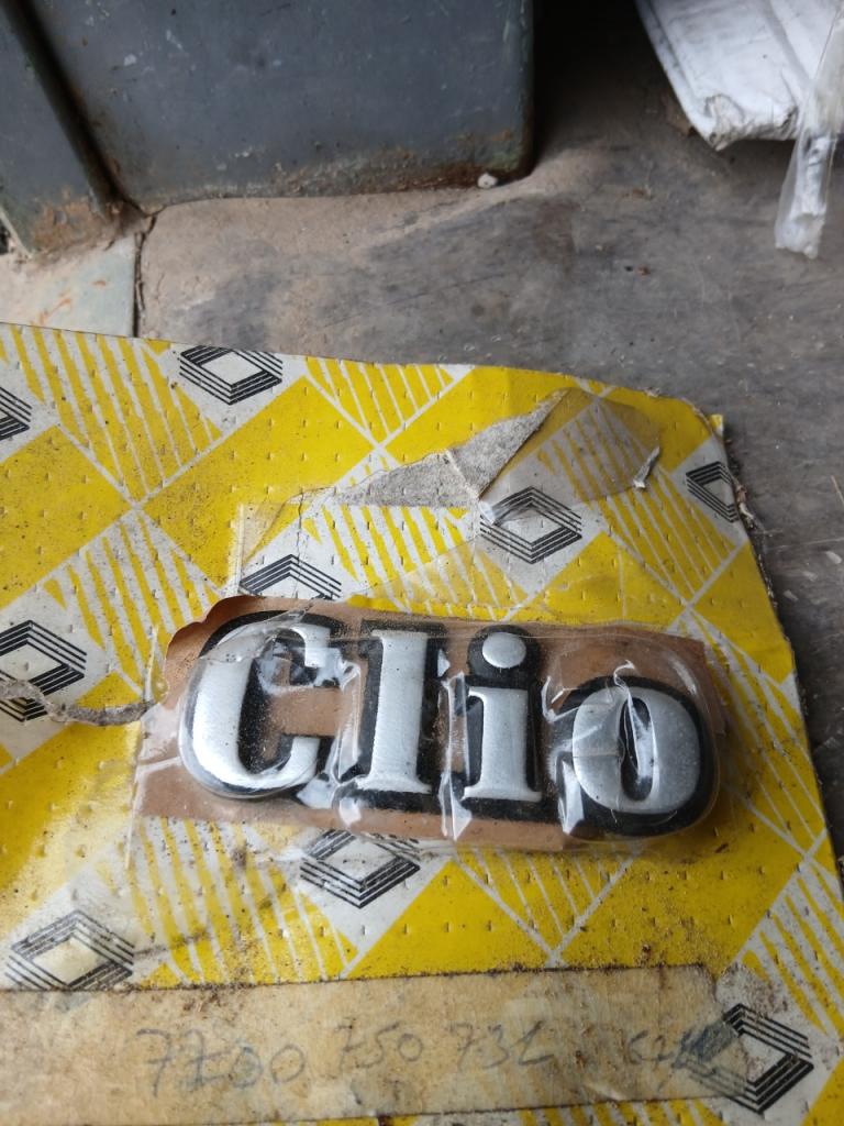 Logo RENAULT Clio LesAnciennes.com