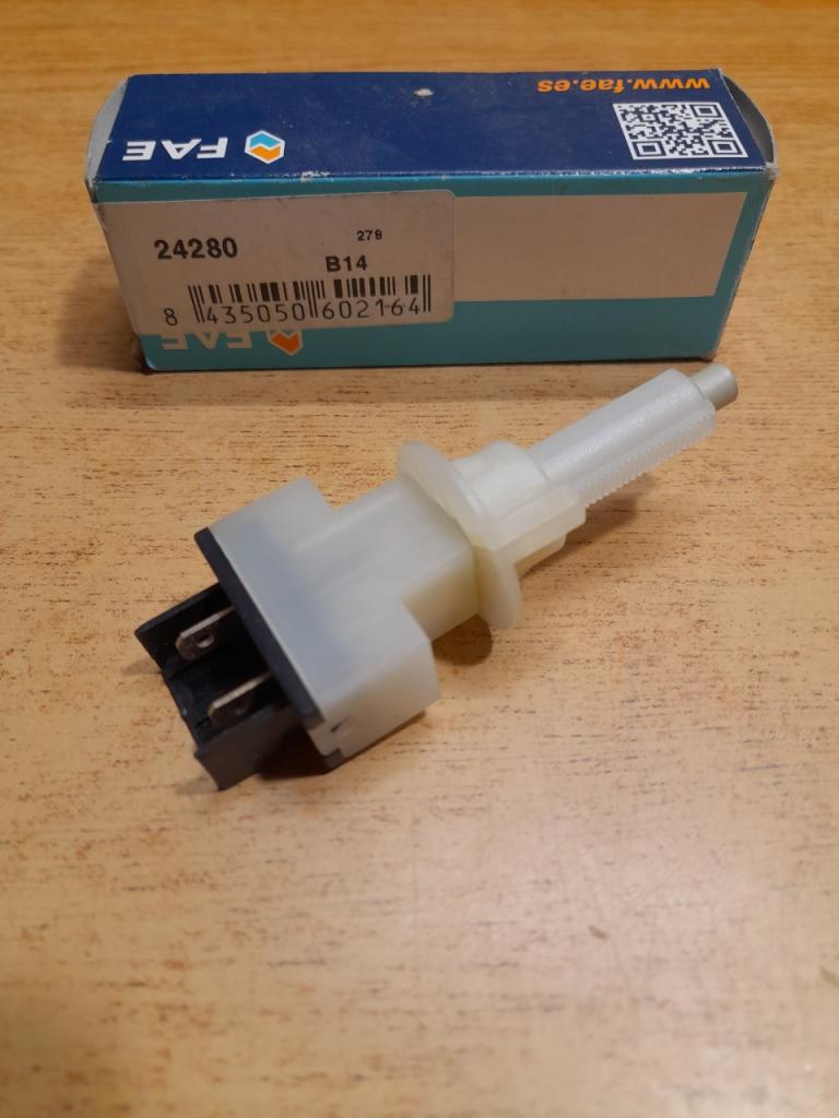 Contacteur feux stop VW golf III polo Ibiza LesAnciennes.com