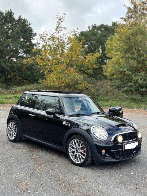 MINI MINI JCW John Cooper LesAnciennes.com
