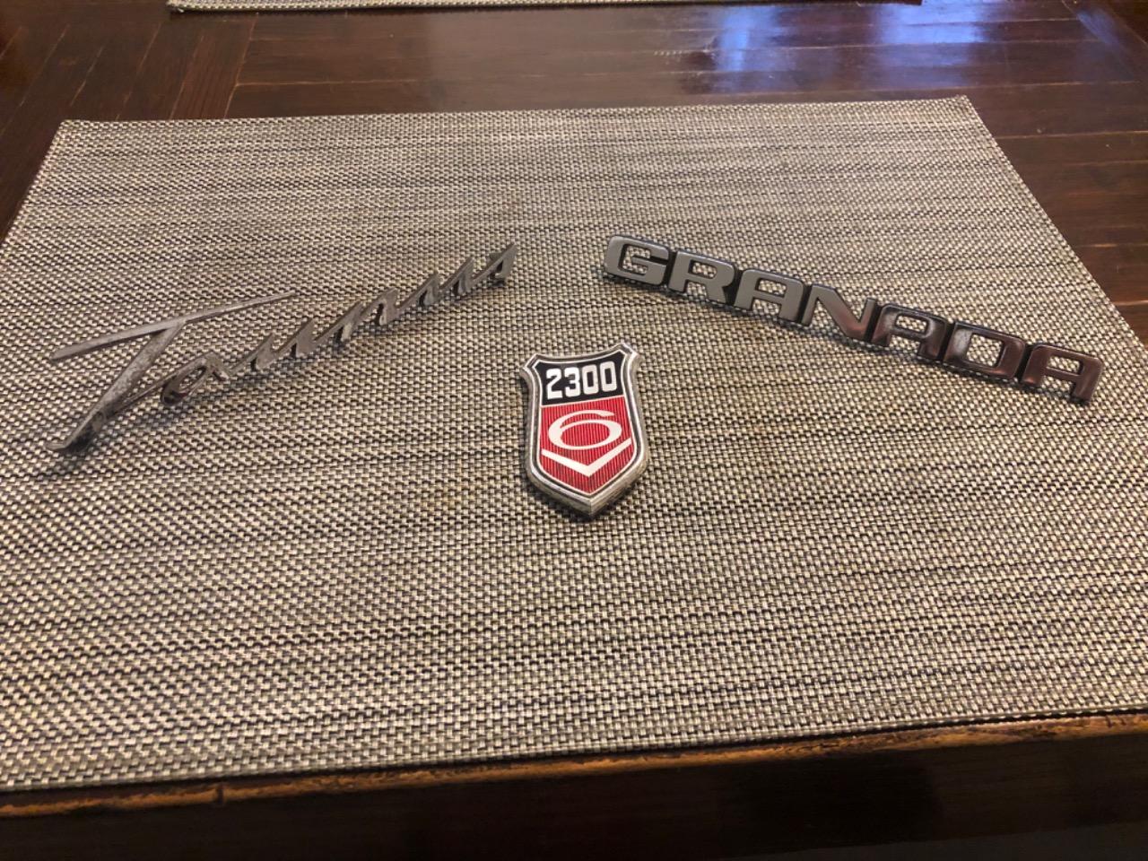 Emblème insigne logo FORD Granada taunus LesAnciennes.com