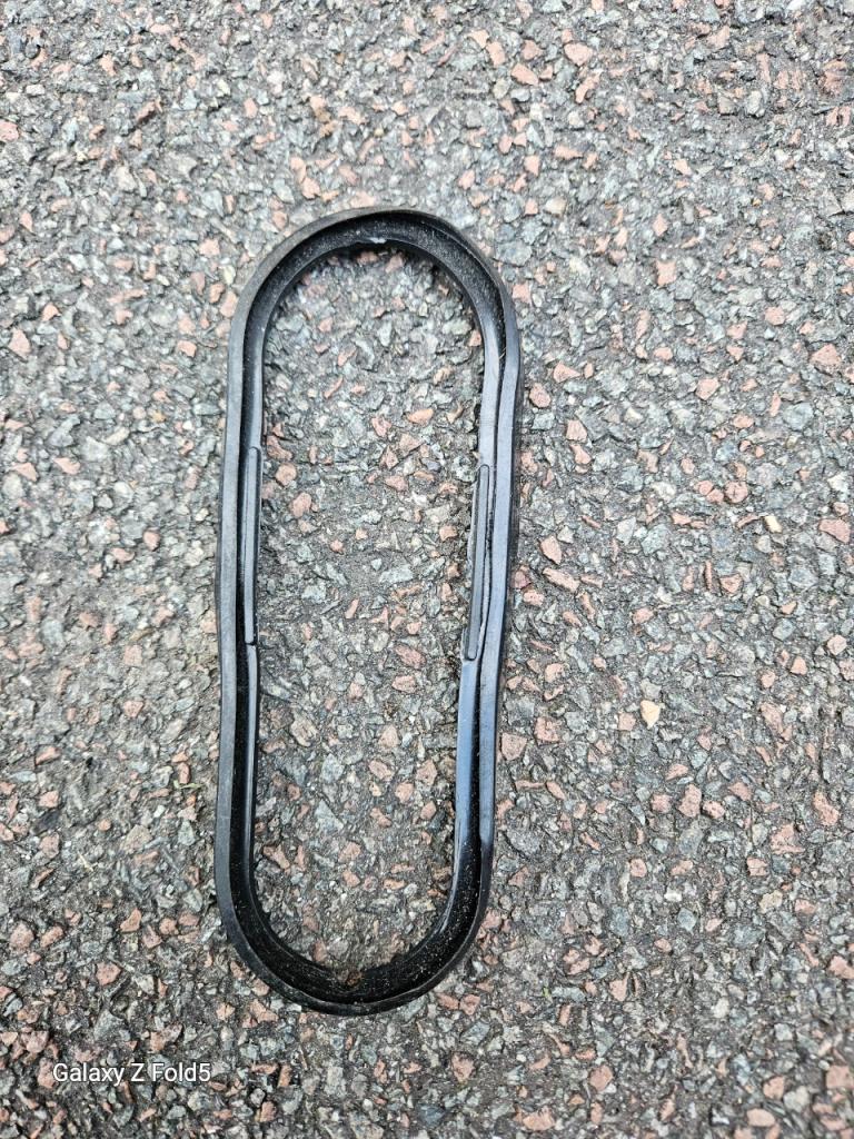 Cabochon RENAULT 4 (R4) Renault 4 F4 LesAnciennes.com