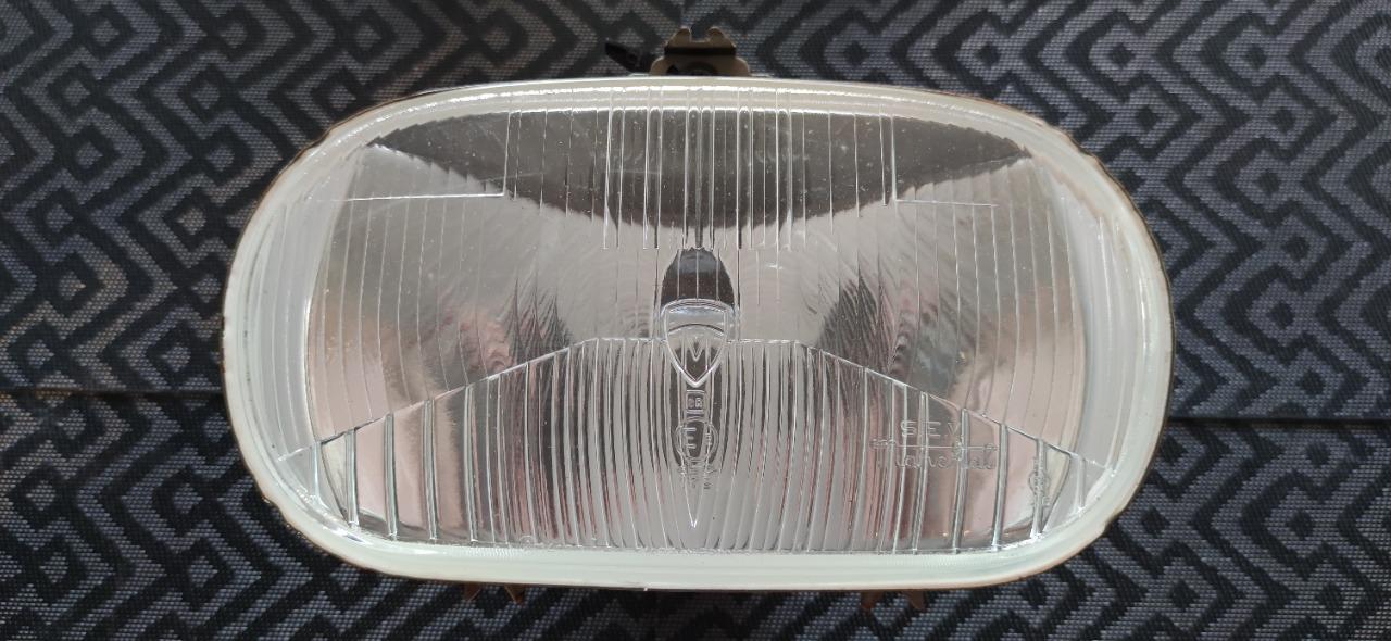 Phare PEUGEOT 204 LesAnciennes.com