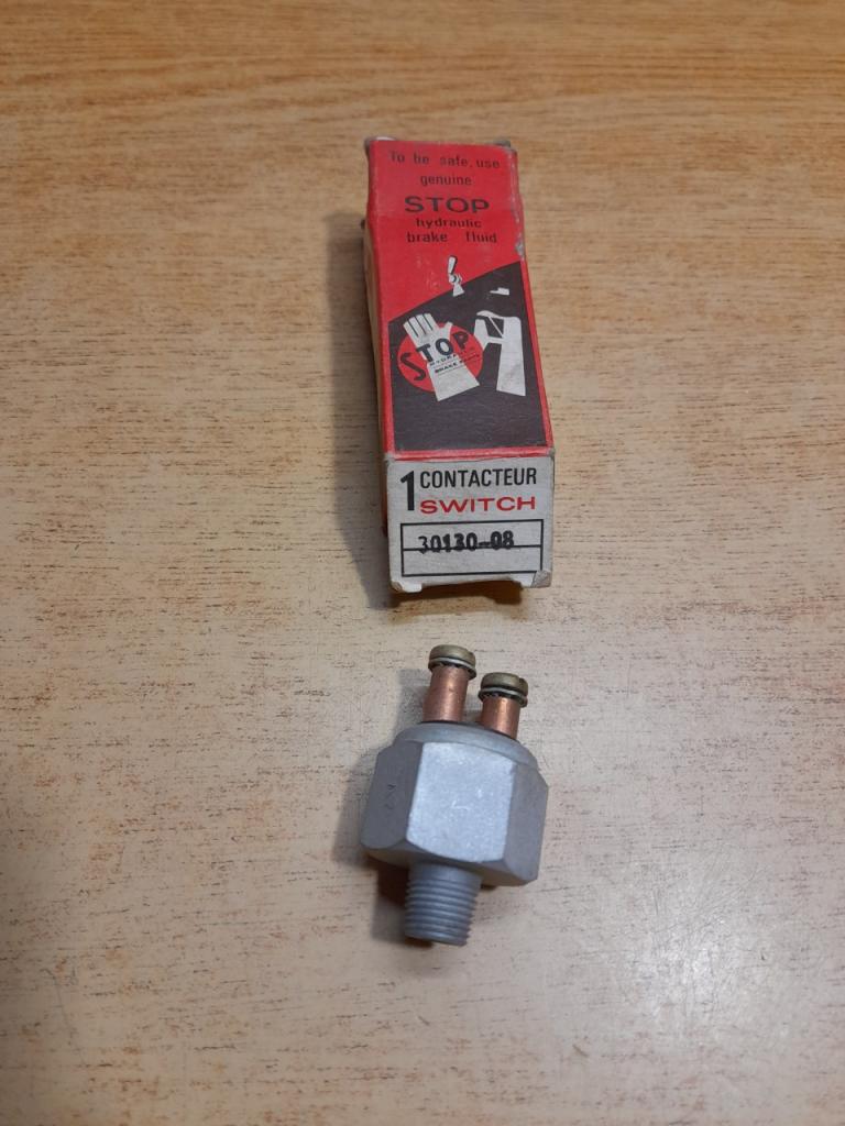 Contacteur feux stop SG2 Jeep Willys MB LesAnciennes.com