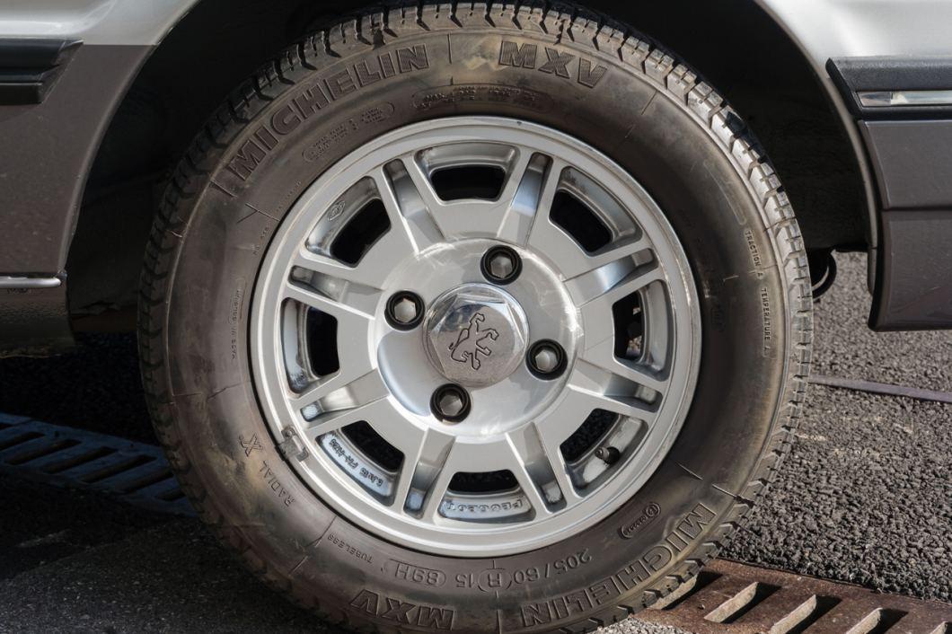 16 écrous roues inox NEUF AMIL Peugeot 504 LesAnciennes.com