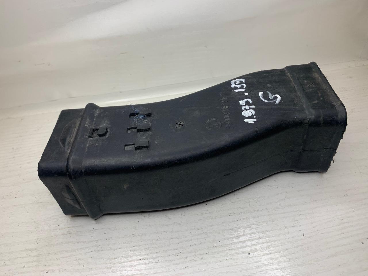 Conduit d'air de freinage gauche BMW E30- LesAnciennes.com