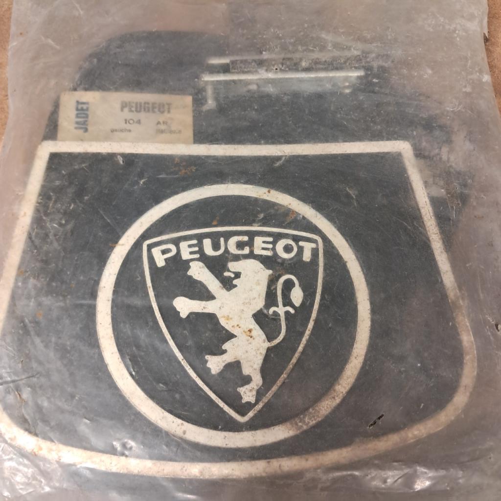 Paire de bavettes PEUGEOT 104 arriere neuves LesAnciennes.com