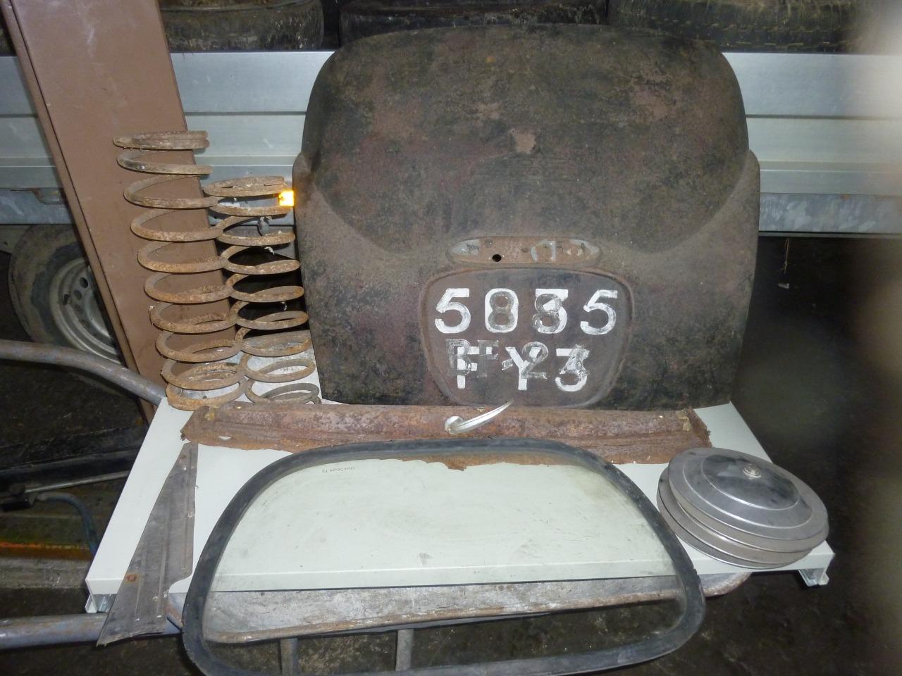 Lot de pièces PEUGEOT 203 Modéle 1949 LesAnciennes.com