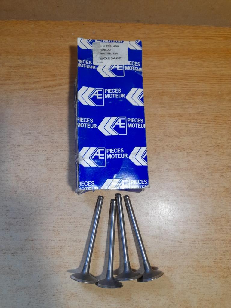 4 soupapes d'admission R11 90 GT SO23467 LesAnciennes.com
