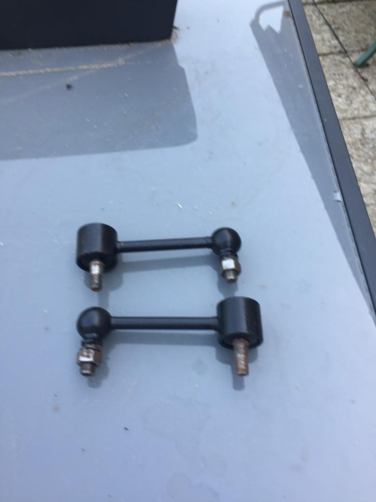 Pièces TRIUMPH TR3 - biellettes d'amortisseurs ar LesAnciennes.com