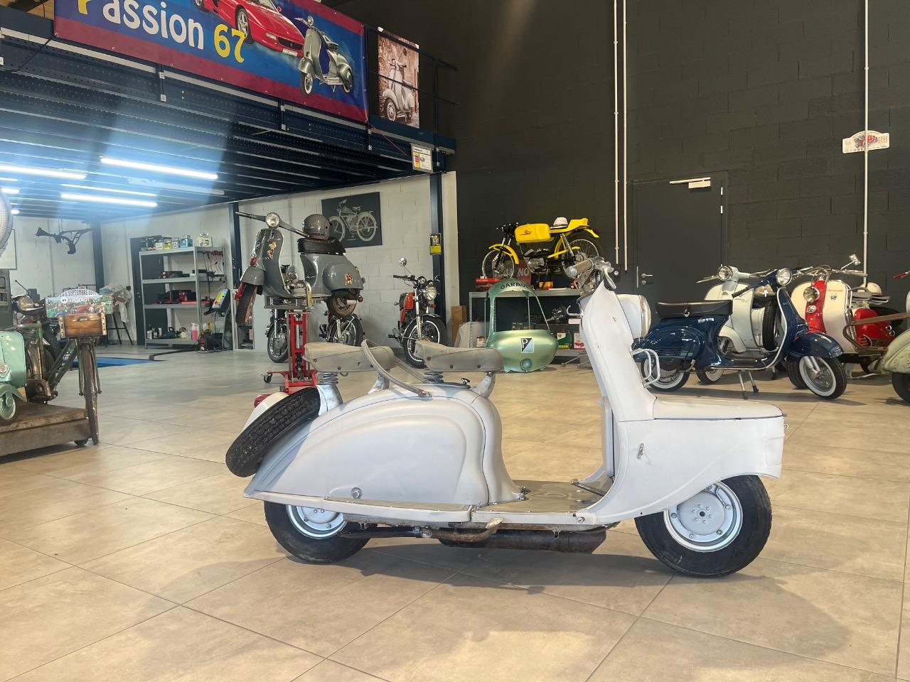 PEUGEOT S57 Scooter - 1955 LesAnciennes.com