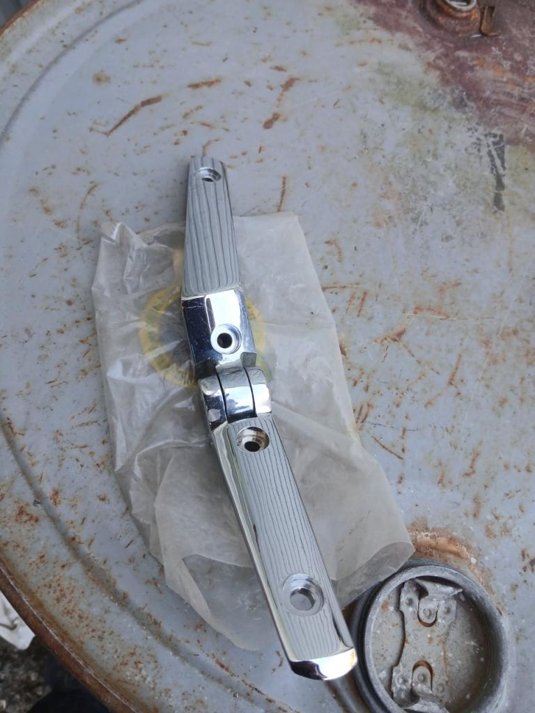 Charnière PEUGEOT 304 Break LesAnciennes.com