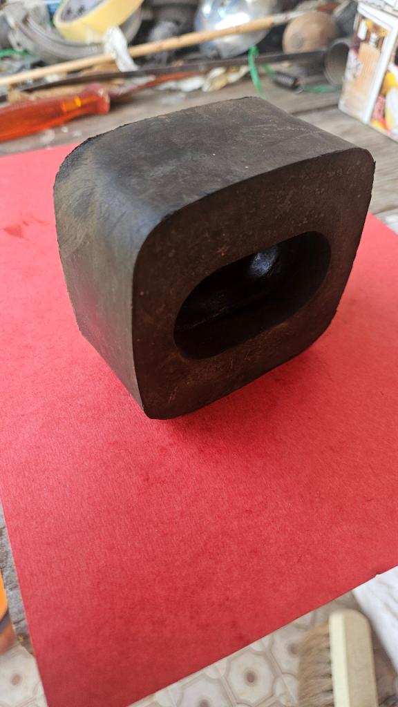 Silent bloc supports moteur Traction Citroën LesAnciennes.com