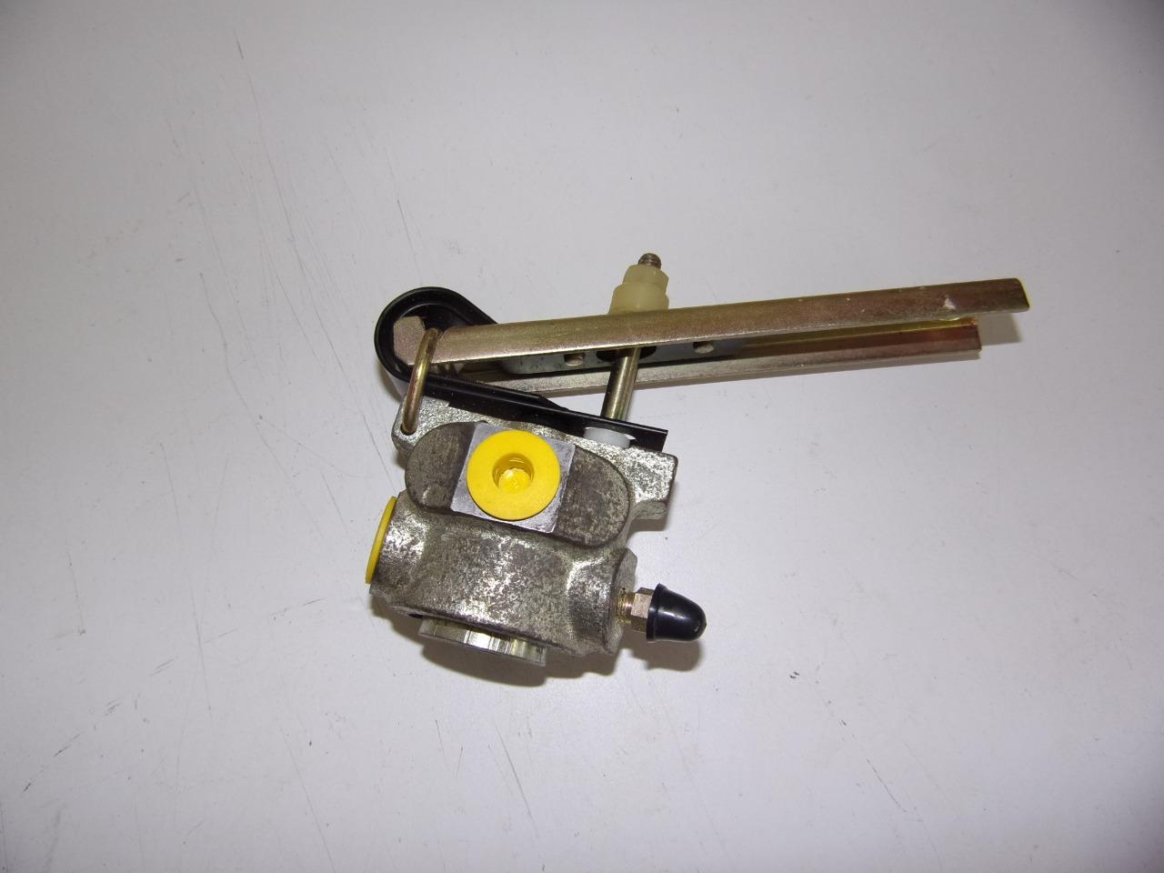 Correcteur de freinage AR RENAULT R 18 / FUEGO LesAnciennes.com