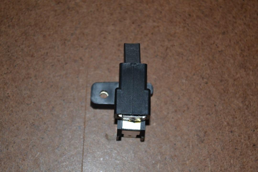 Porte charbons + charbons RENAULT 12 (R12) LesAnciennes.com