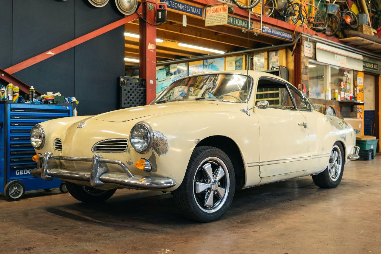 VOLKSWAGEN Karmann Ghia - 1965 LesAnciennes.com