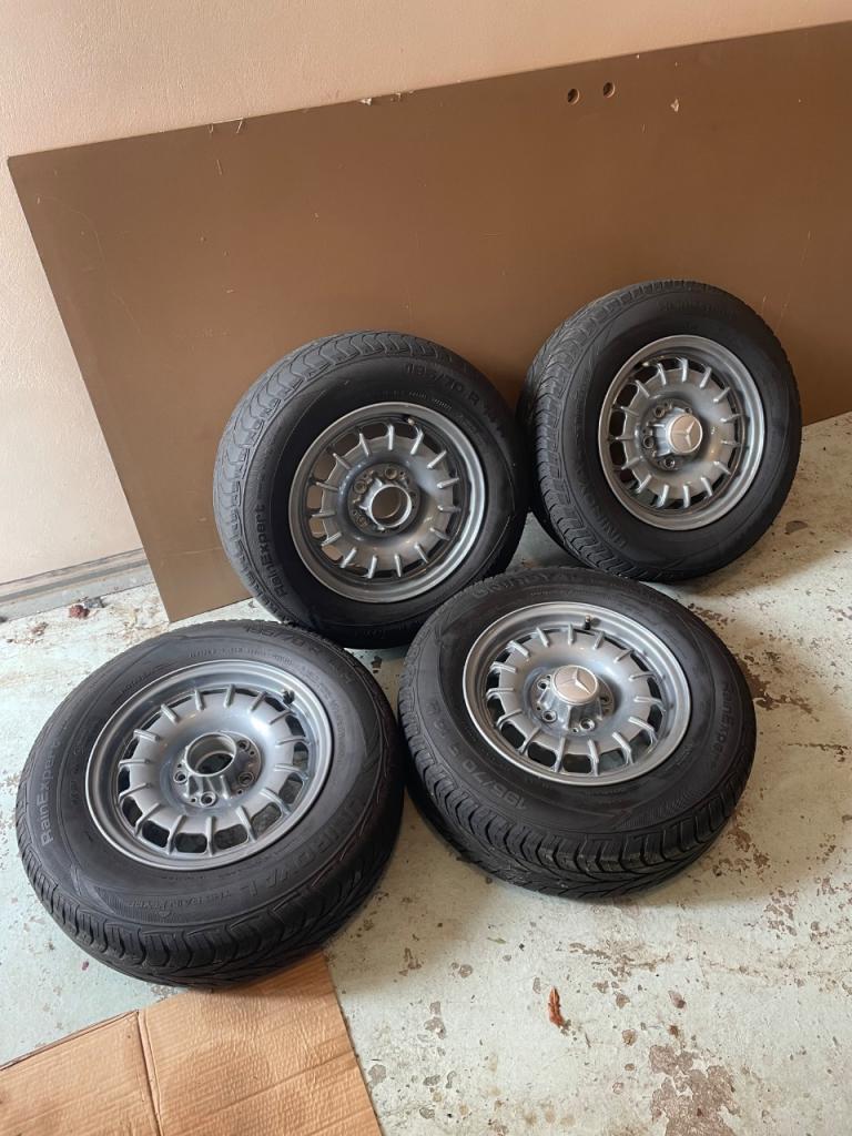 LOT 4 JANTES BAROQUE ORIGINE MERCEDES 230 CE W123 LesAnciennes.com