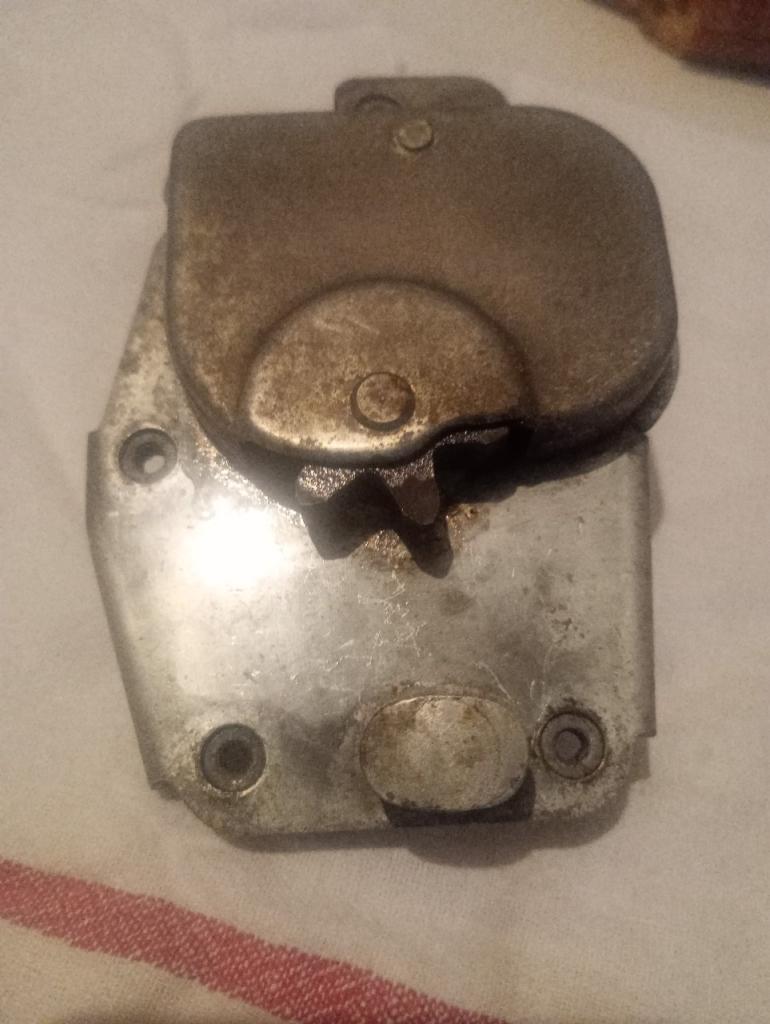 Serrure de porte arrière gauche de Volvo Amazon LesAnciennes.com