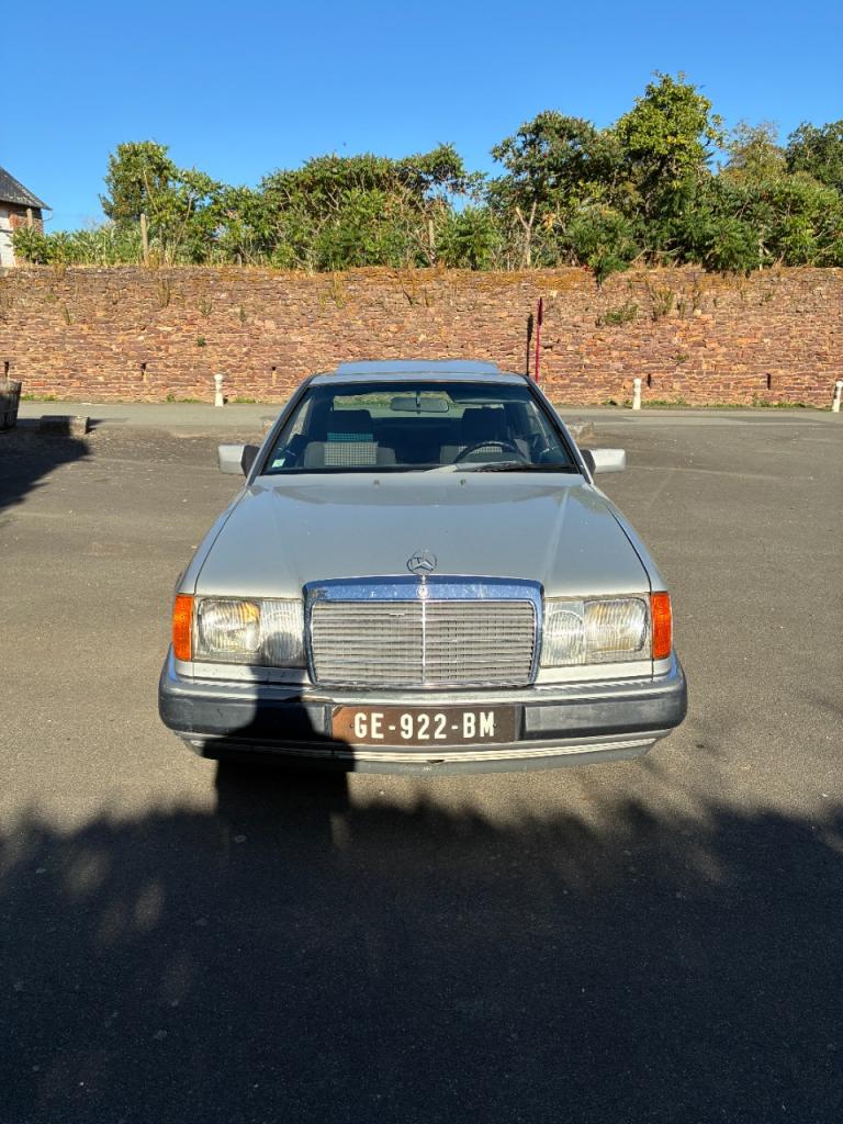 MERCEDES 230 CE Sportline - 1990 LesAnciennes.com