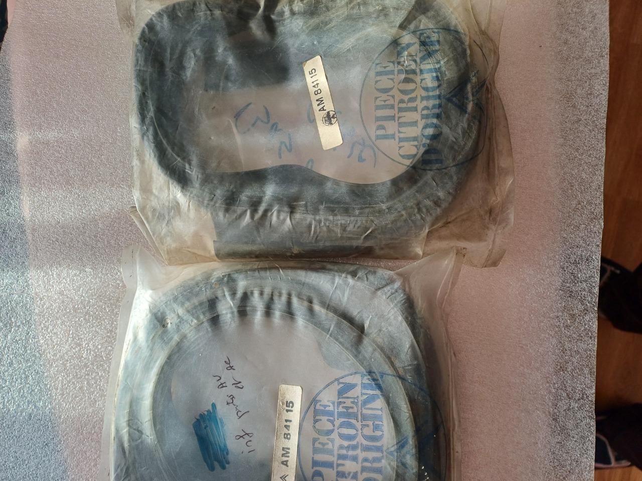 CAOUTCHOUC NEUFS ETANCHEITE PORTE AV & ARR AMI 6 & LesAnciennes.com