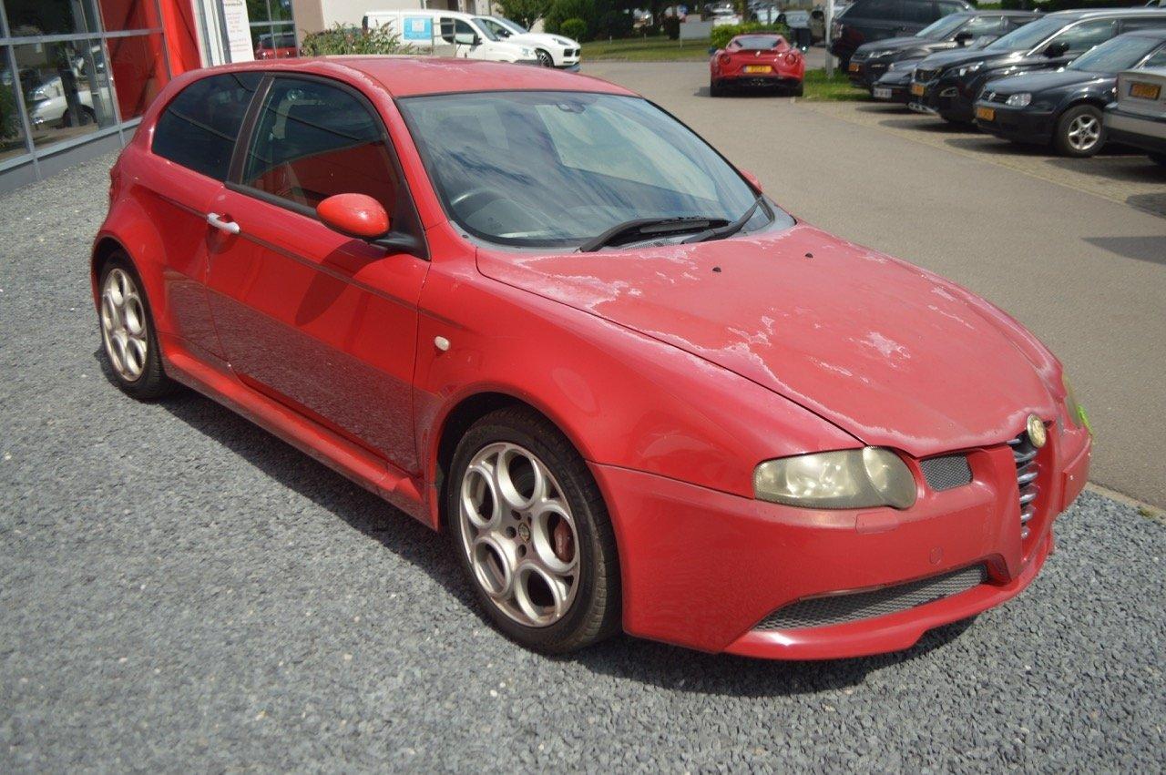 2005 Alfa Romeo 147 3.2 V6 GTA LesAnciennes.com