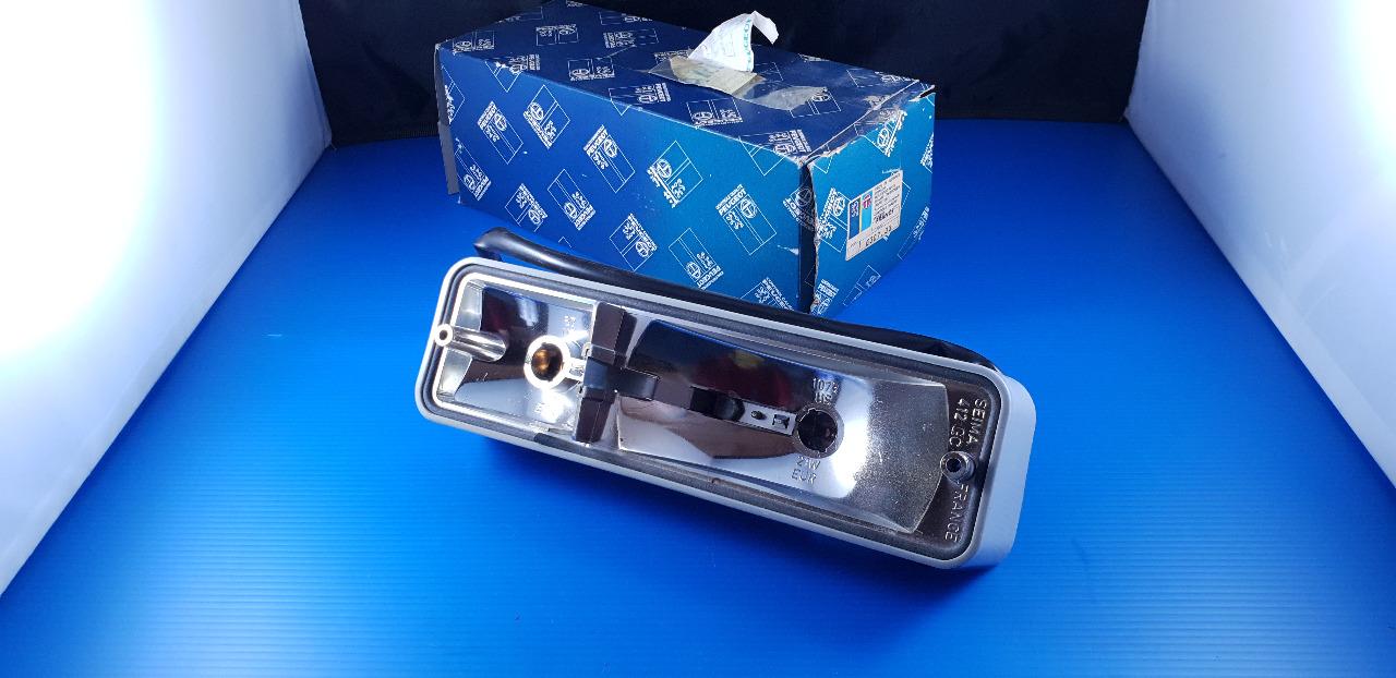 Platine feu clignotant avant gauche PEUGEOT 104 LesAnciennes.com