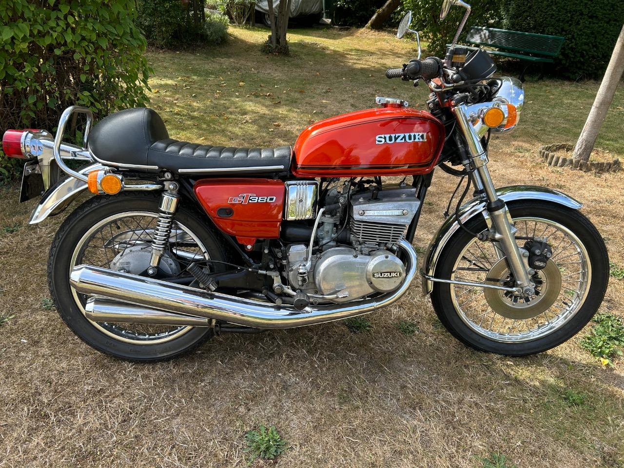 SUZUKI GT 380 380 gt - 1975 LesAnciennes.com