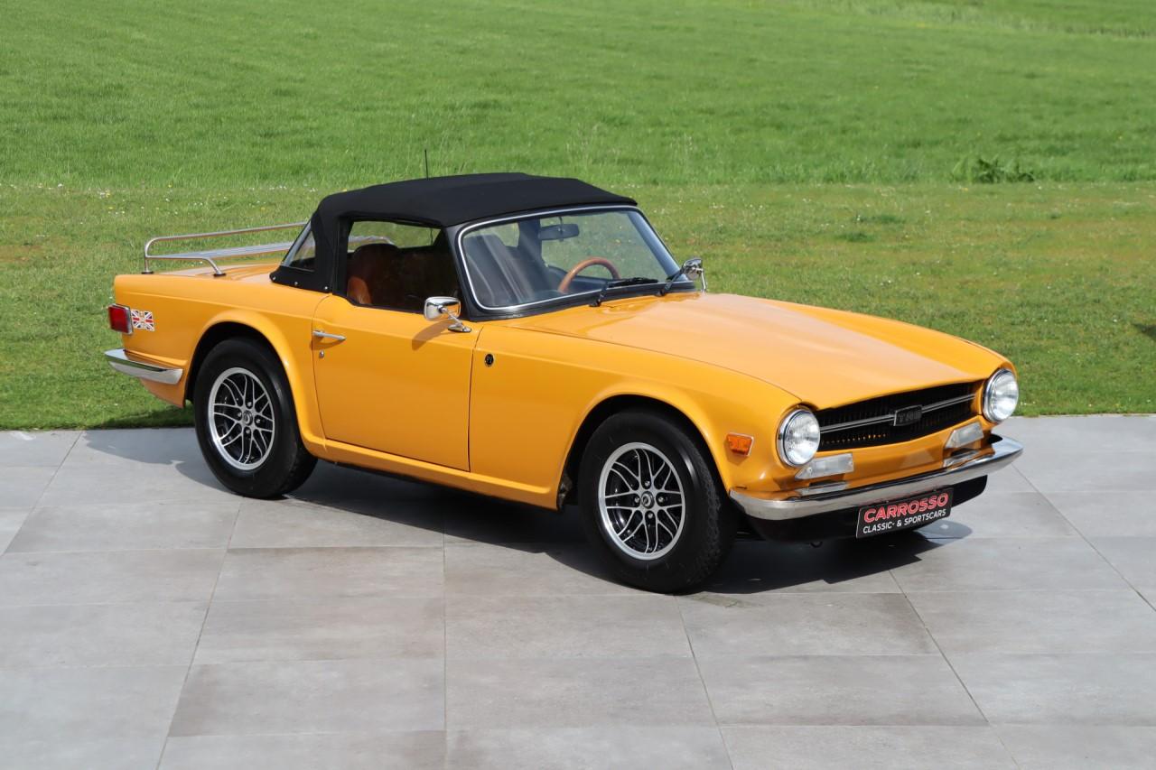 TRIUMPH TR6 Roadster - 1974 LesAnciennes.com