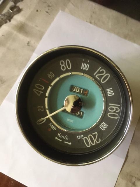 Compteurs KM/H VOLVO P1800 rénové LesAnciennes.com