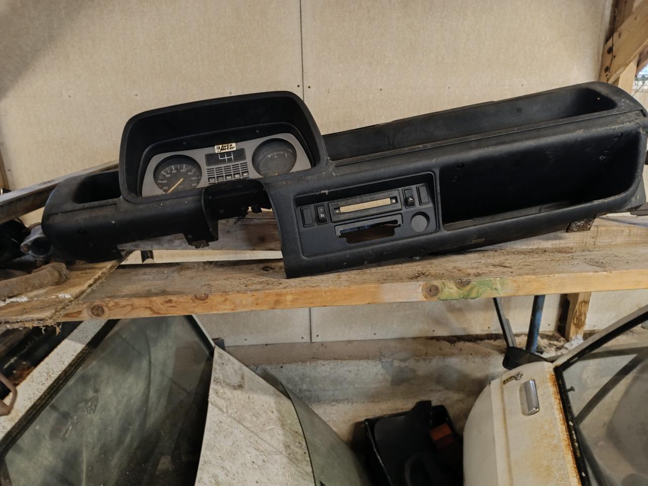 Ford fiesta mk1 ,tableau de bord LesAnciennes.com